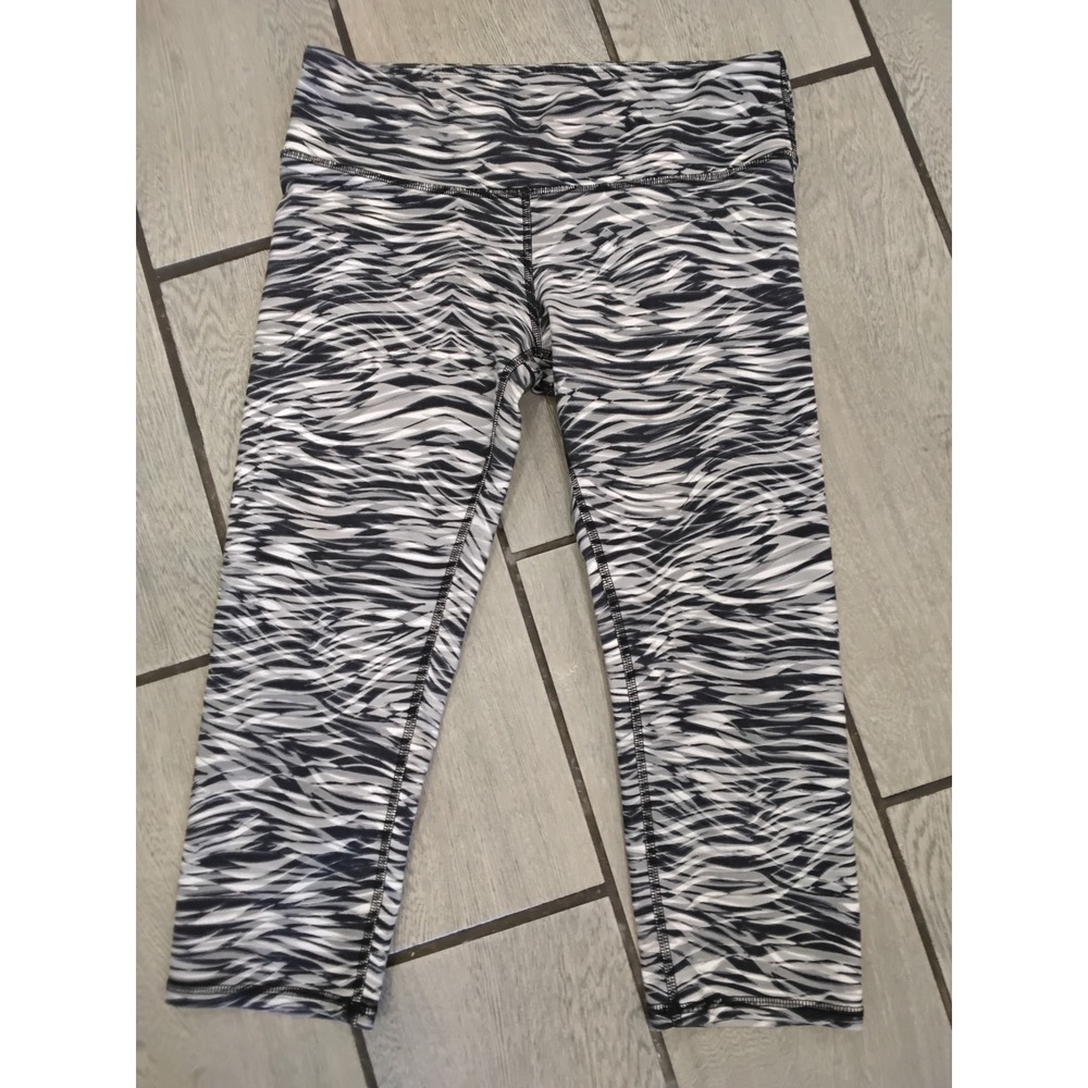 Alo Yoga Womens Medium Zebra Print Cropped Leggings Black White Grey Activewear